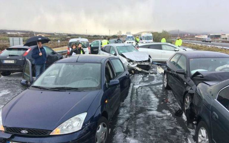 El granizo provoca un accidente múltiple de 30 vehículos en La Rioja