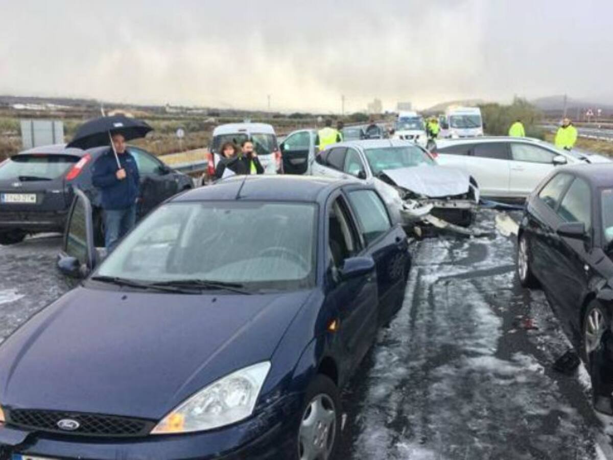 El granizo provoca un accidente múltiple de 30 vehículos en La Rioja