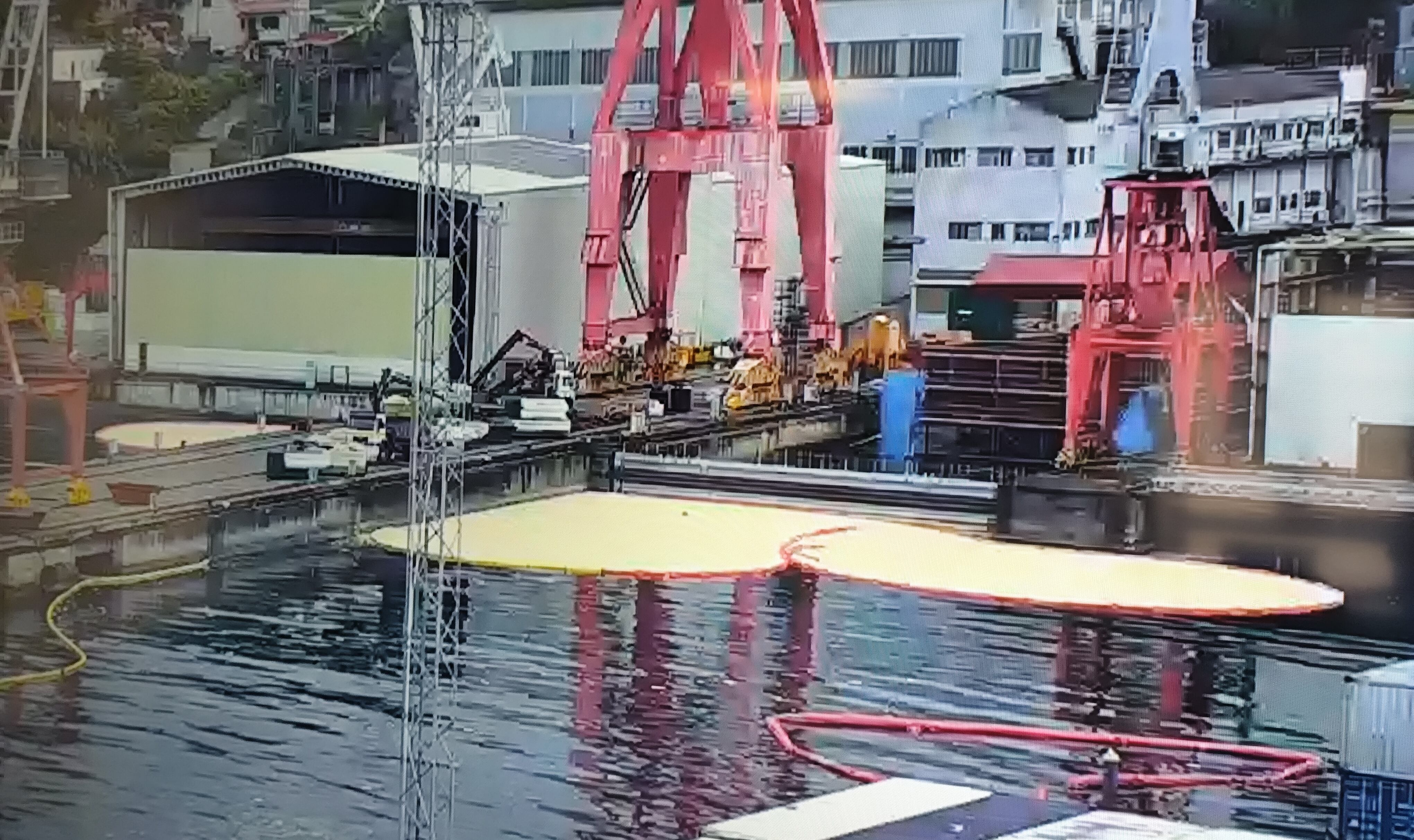 Vertido en Guixar acotado con barreras