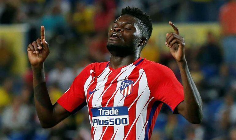 Thomas Partey señala al cielo tras marcar un gol esta temporada