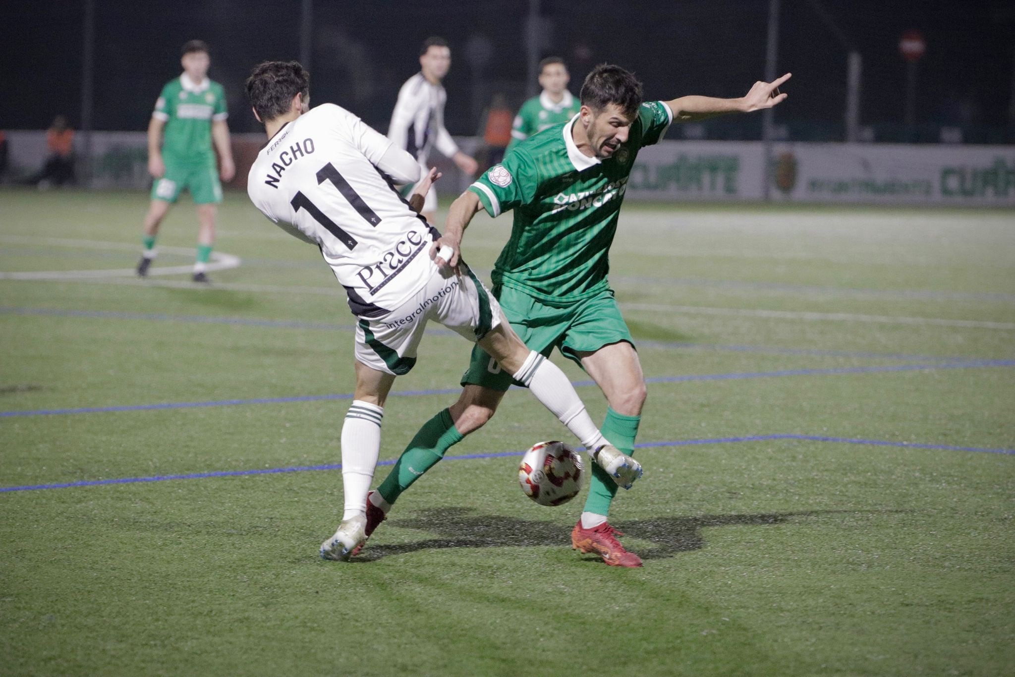 Nacho, en una acción del partido de Copa del Rey de este jueves en el campo del Cuarte (foto: Racing Club Ferrol)