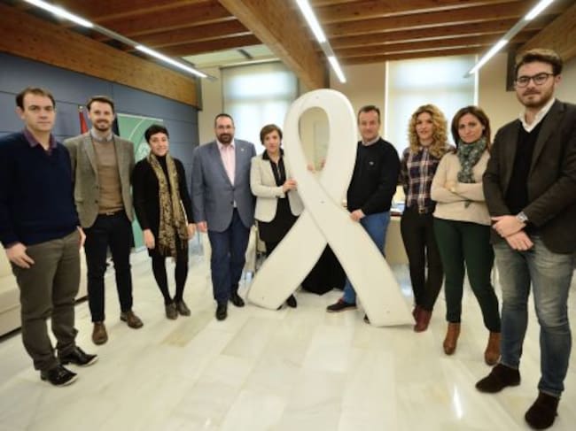 Equipo de delegados de la Junta de Andalucía en Granada, contra la violencia de género