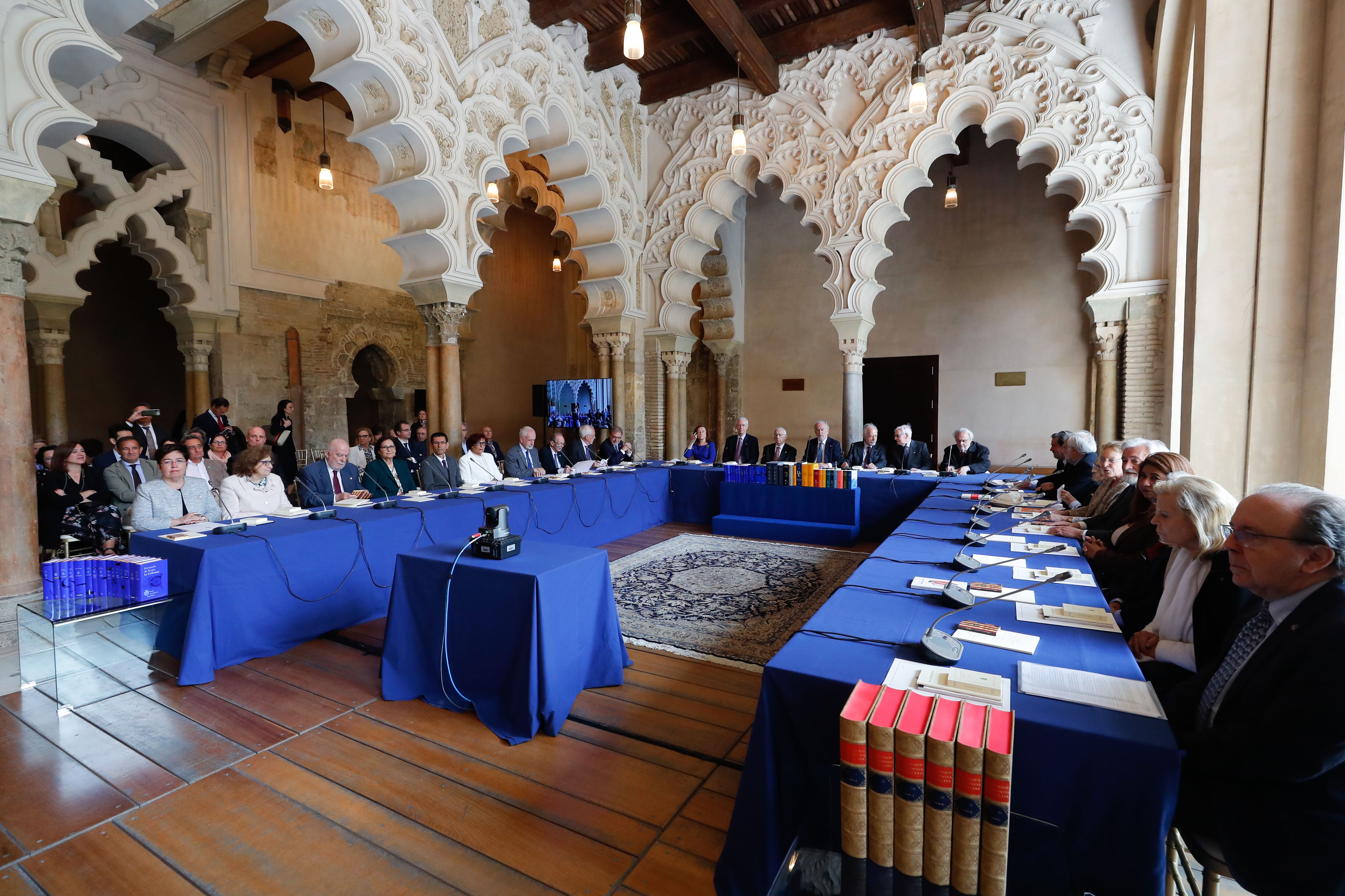 ZARAGOZA, 11/05/2023.-  Pleno extraordinario y abierto al público que la Real Academia Española celebra en recuerdo de los antiguos directores de la institución Fernando Lázaro Carreter y Manuel Alvar, coincidiendo con el año del centenario de sus nacimientos, este jueves en el Palacio de la Aljafería en Zaragoza. EFE/ Javier Cebollada
