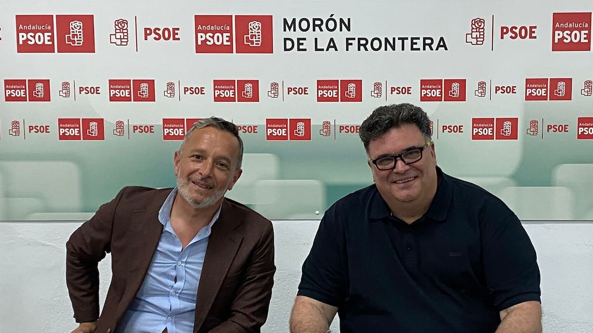 Rafael Recio visita la sede del PSOE de Morón en una asamblea abierta sobre las elecciones andaluzas