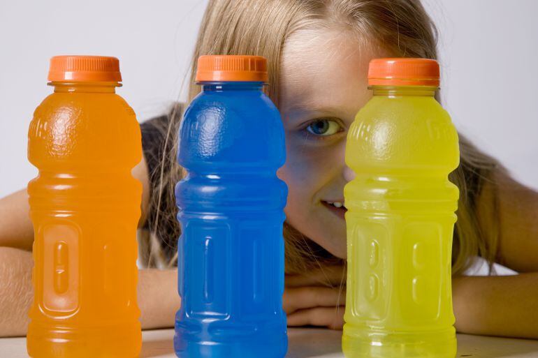 Las bebidas energéticas dañan la salud de muchos niños y jóvenes. 