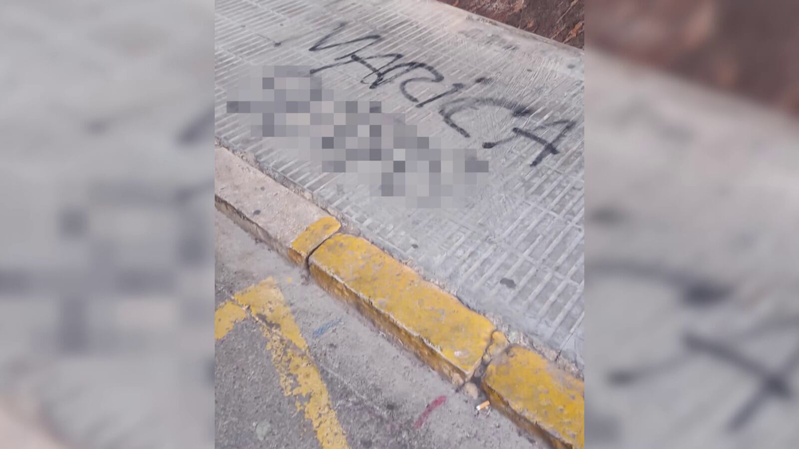 Pintada homófoba que apareció en una céntrica calle de La Pobla de Vallbona esta semana.