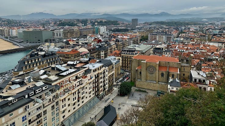 El consejero de vivienda, Denis Itxaso, anuncio un acuerdo de vivienda con el ayuntamiento de San Sebastián