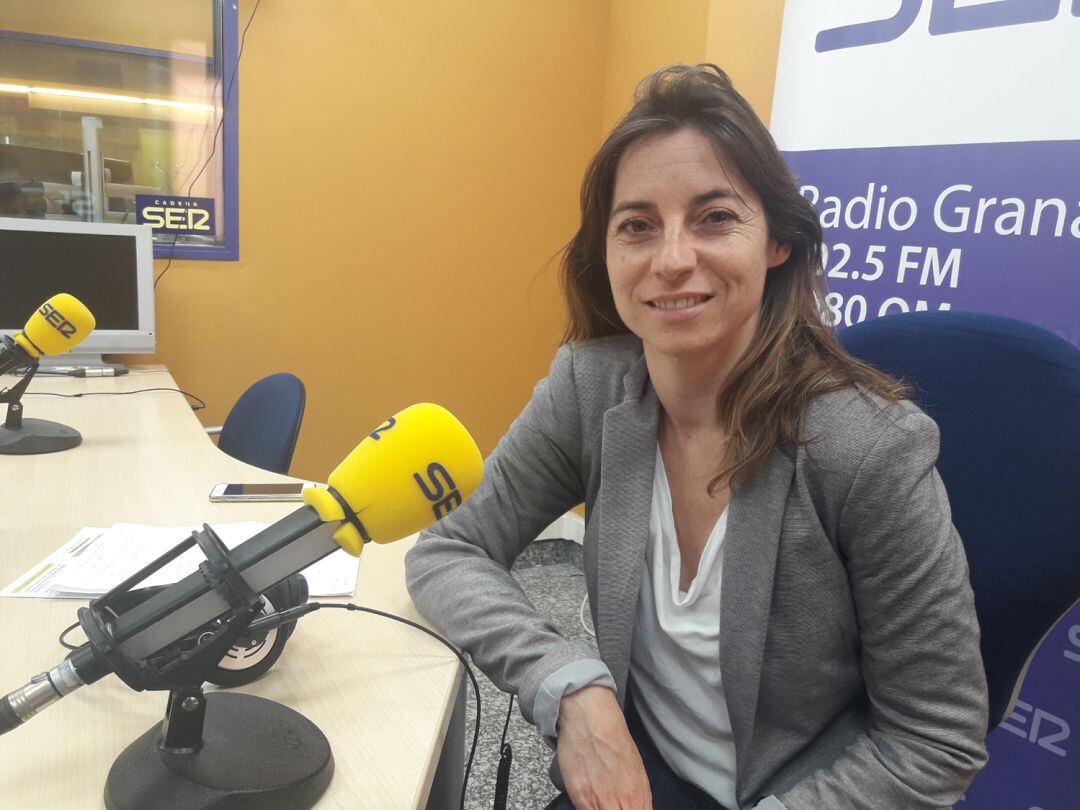 Marta Gutiérrez, en los estudios de Radio Granada