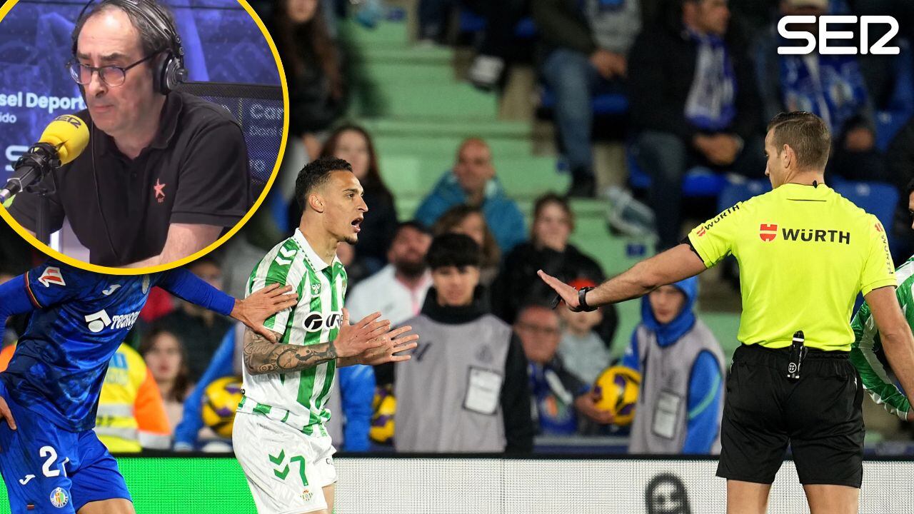 Iturralde González reacciona a la eliminación de la tarjeta roja a Antony, jugador del Real Betis