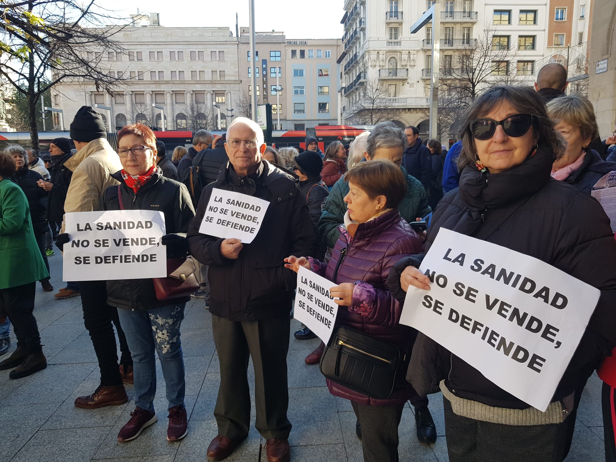 La Mesa Aragonesa de la Comunicación se manifiesta para pedir una sanidad de calidad