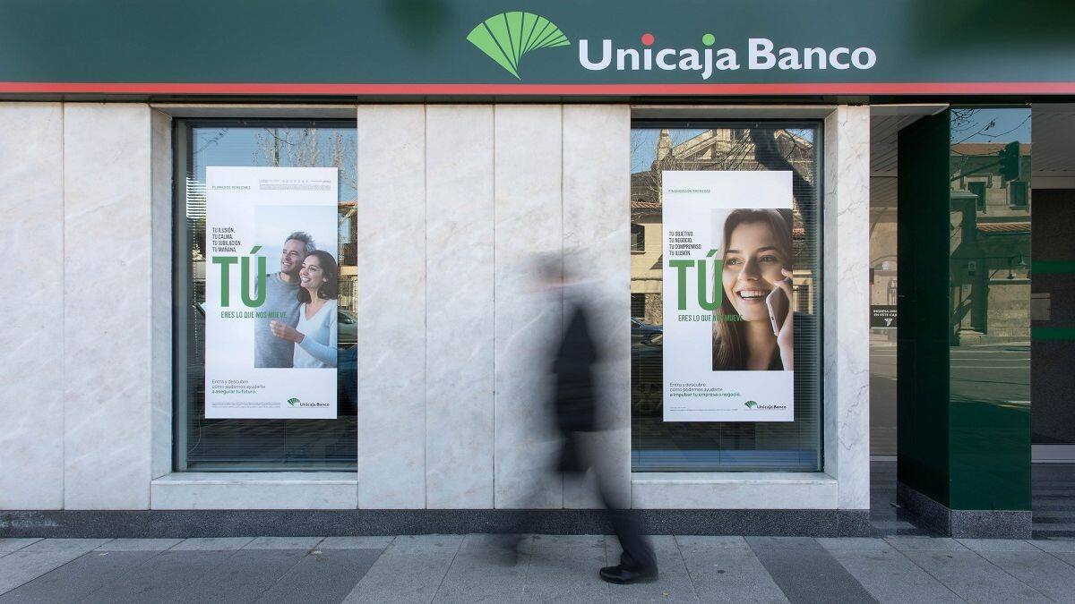 Recogen firmas contra el cierre de la oficina de Unicaja Banco en Navaleno