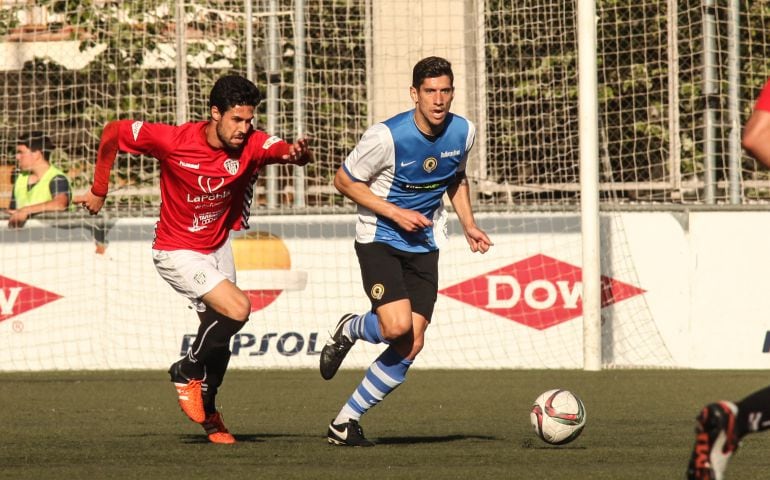 Vivancos supera a un rival en partido de Liga