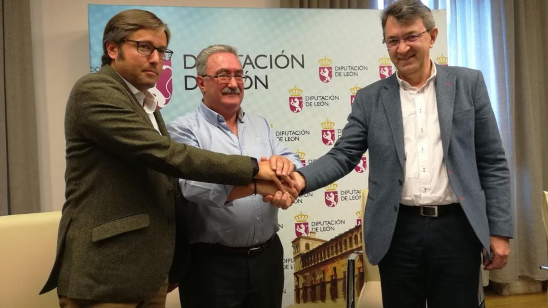 Firma del convenio entre la Diputación y la Delegación Leonesa de Lucha 