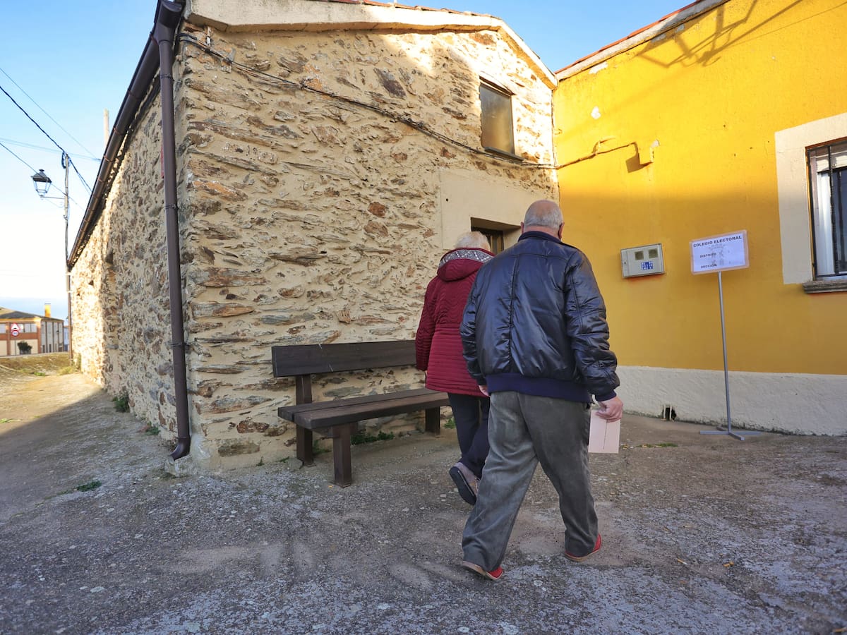 Unas elecciones, dos campañas: la importancia del rural obliga a los partidos a duplicar estrategias en Castilla y León