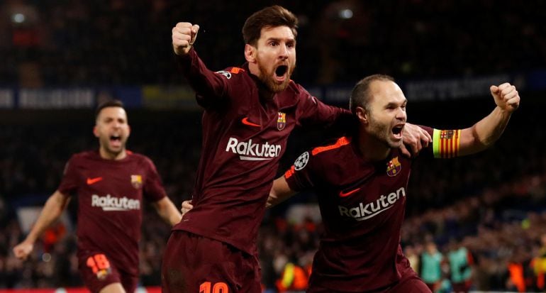 Messi e Iniesta celebran el gol del argentino ante el Chelsea (1-1).