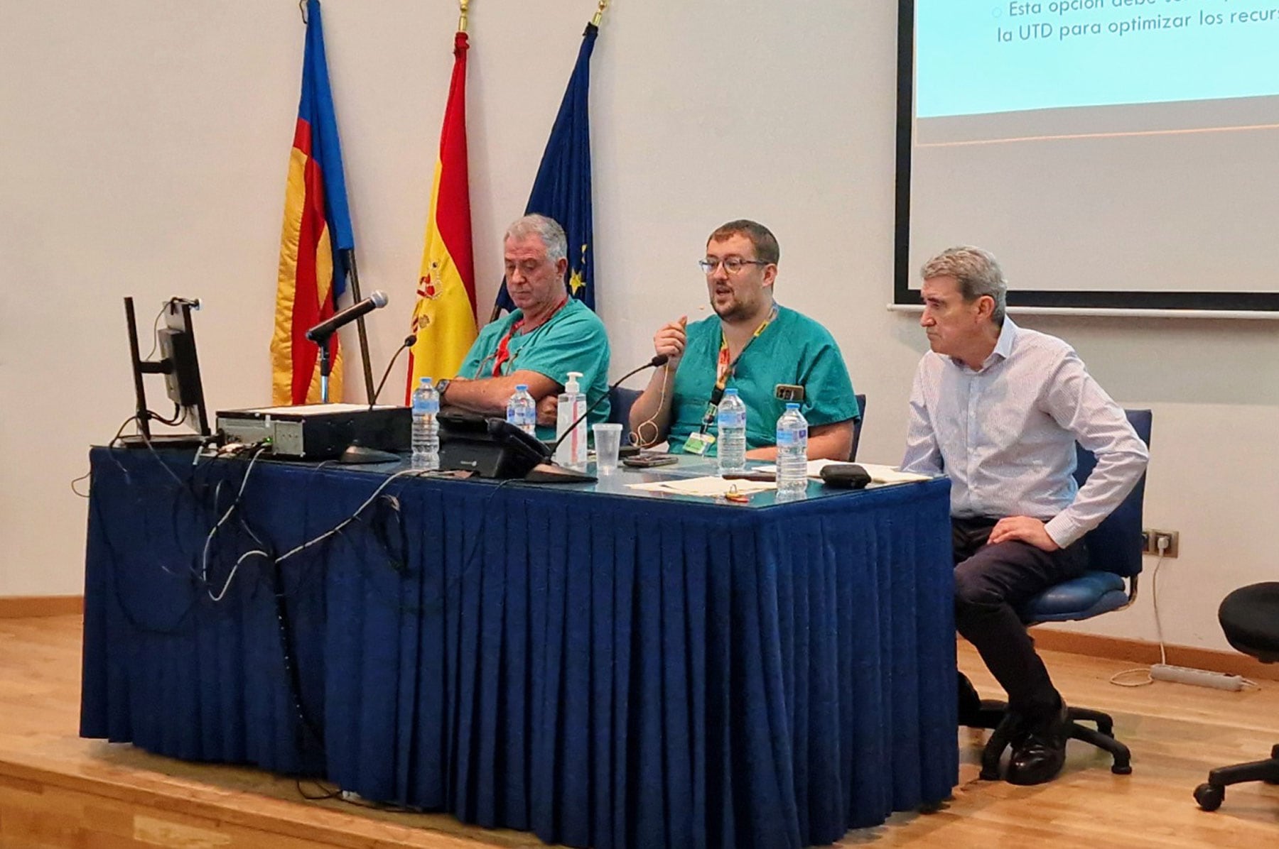 La mesa presidencial del acto de presentación de la Unidad de Dolor