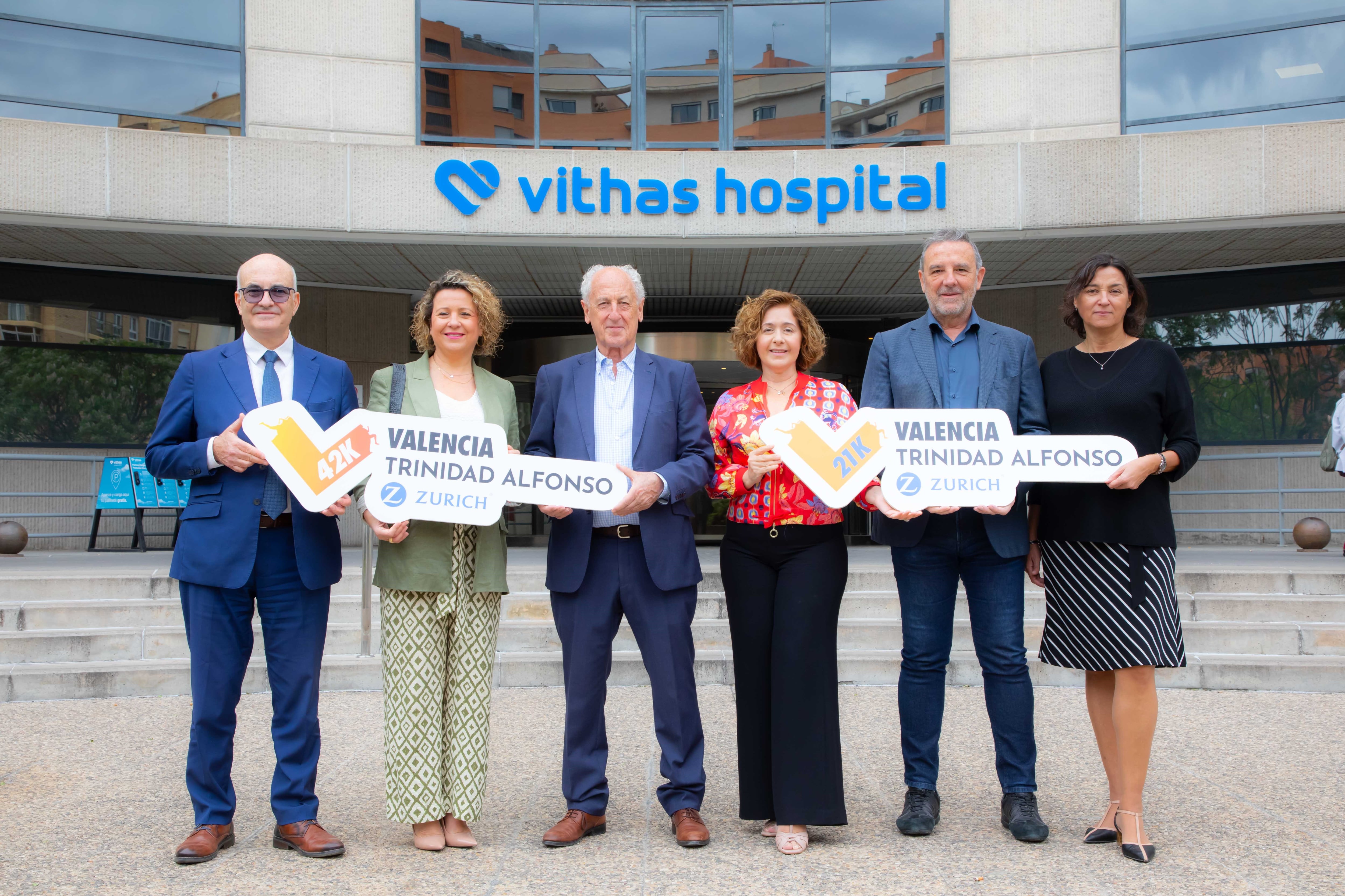 Dr. Jose Luis Rey, director gerente de Vithas Valencia 9 de Octubre; Yolanda Herrero, directora gerente de Vithas Aguas Vivas; Paco Borao, presidente de la SD Correcaminos; Victoria Verdú, directora territorial Vithas Comunidad Valenciana y Cataluña; doctor Javier Palau, director gerente de Vithas Turia y Ana Álvarez, directora gerente de Vithas Valencia Consuelo