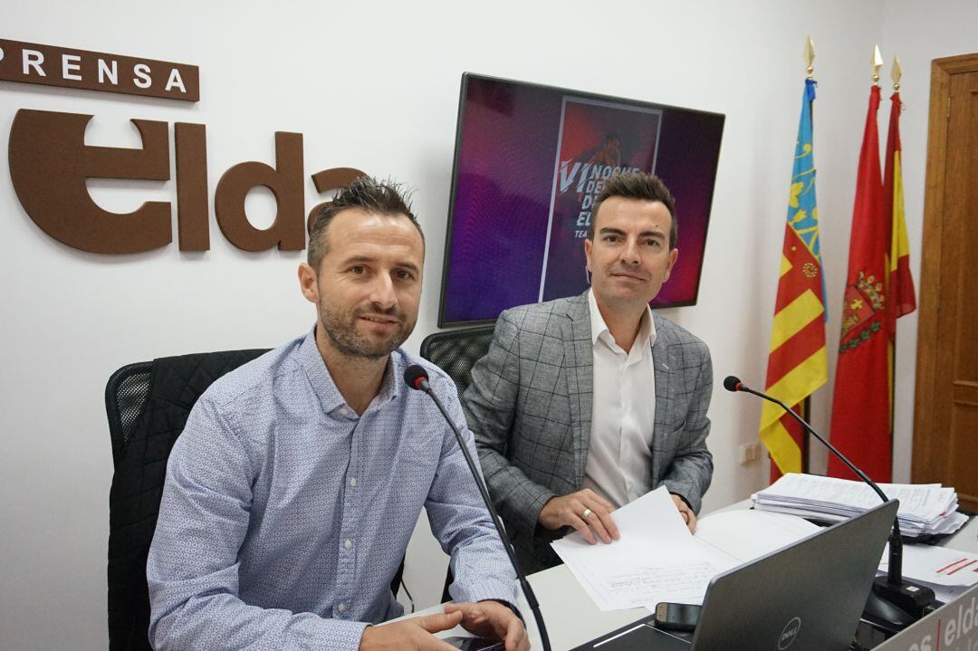 El edil de Deportes de Elda, Fernando Gómez (I), ha presentado el evento junto al coordinador, Chema Martínez