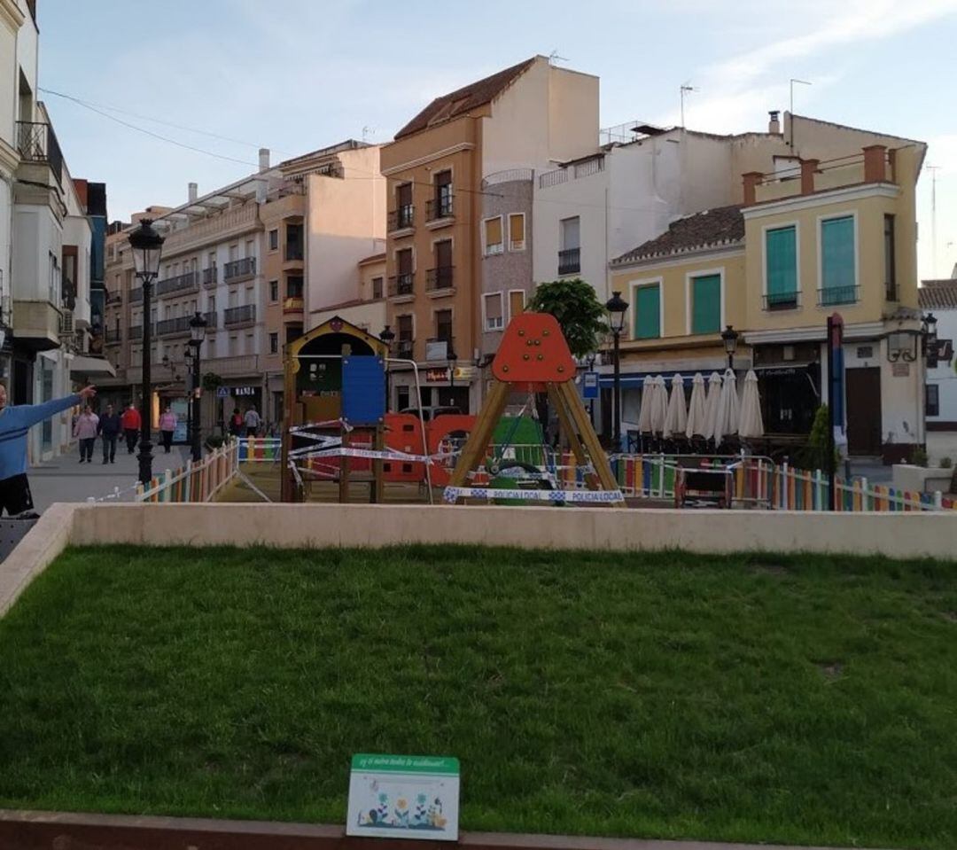 Parque infantil en la Plaza de España de Tomelloso en el pasado mes de mayo