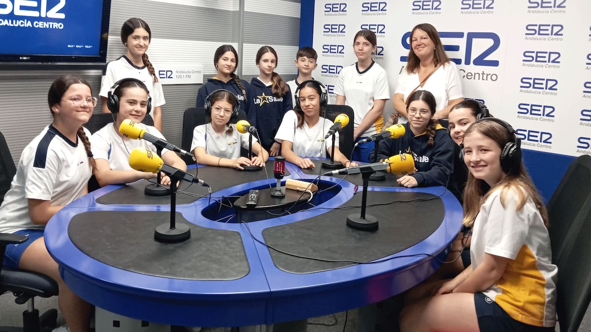 Alumnas de La Salle Virlecha de Antequera analizan las ventajas de adoptar animales