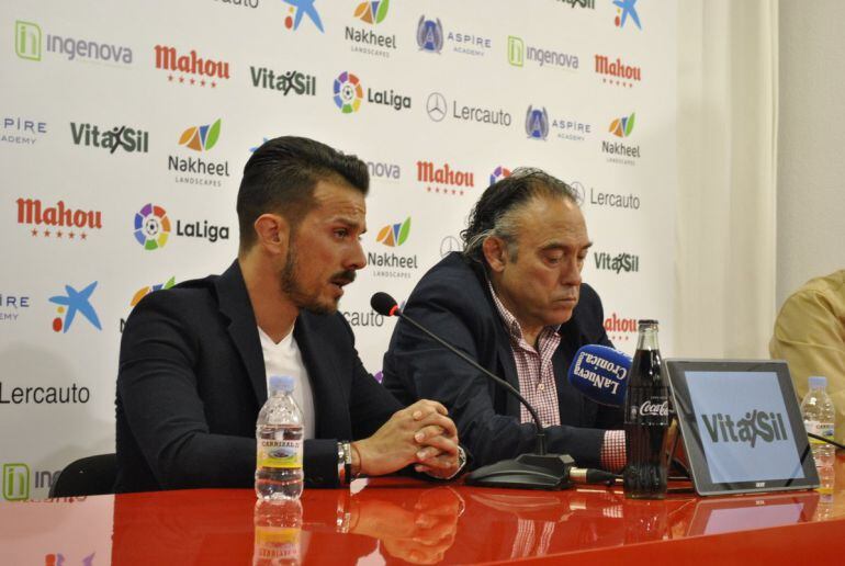 De la Barrera y Llamazares, durante la despedida del técnico