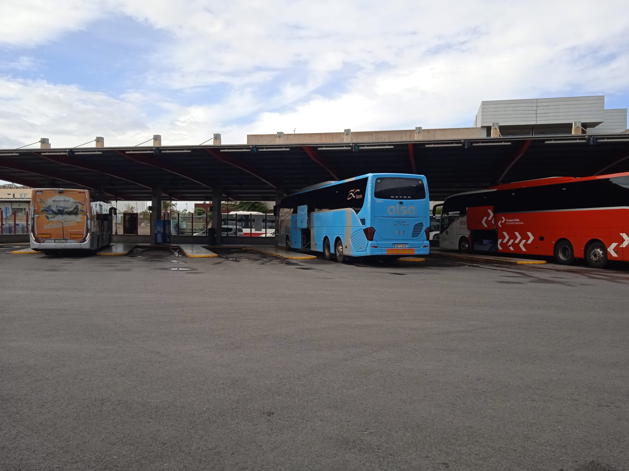 Estación de Autobuses de Alicante en la jornada de huelga del 28 de octubre