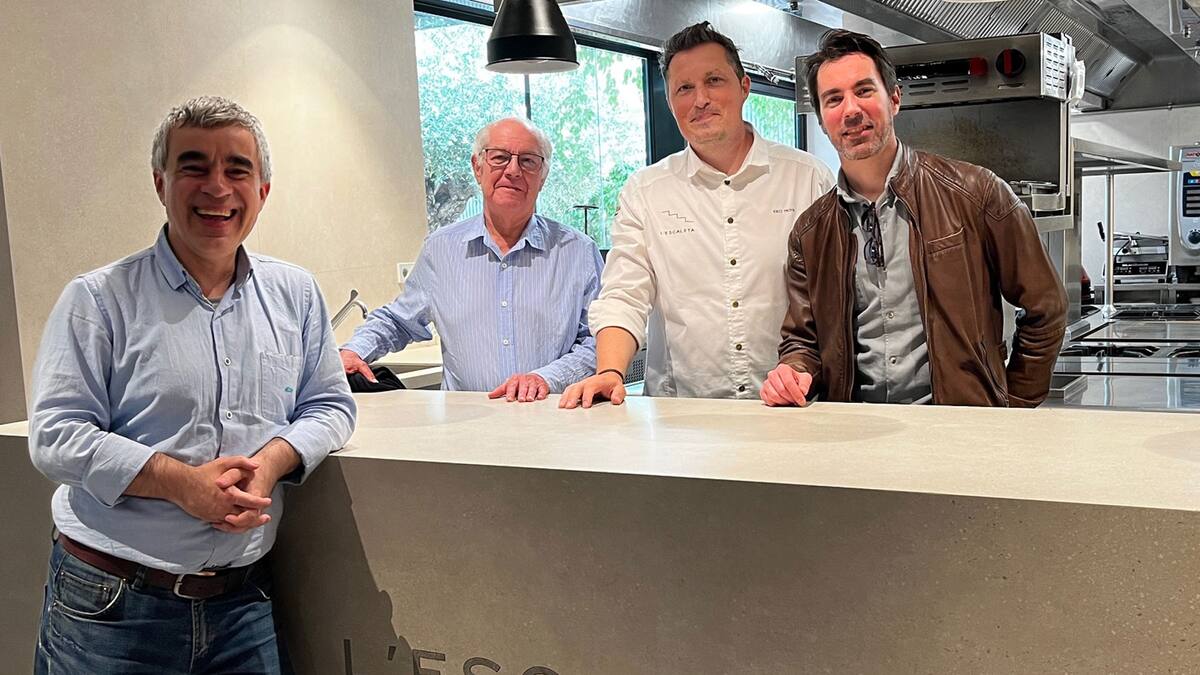 Miguel i Nacho Boronat: "Quan els clients venen a la farmàcia i ens donen les gràcies per haver-los ajudat ens ompli d'alegria"