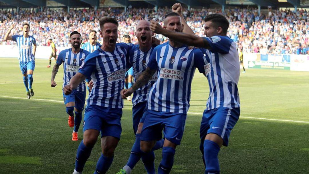 El conjunto blanquiazul volvió a derrotar al Hércules para conseguir el ascenso a la Liga 123