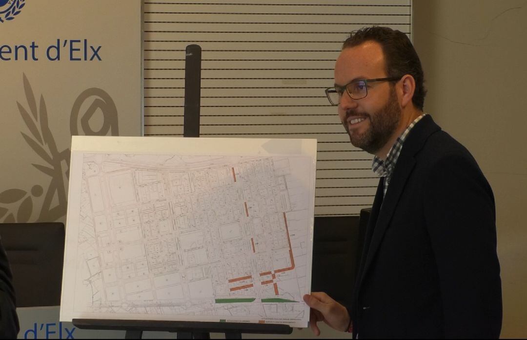 Héctor Díez presenta el plan de aparcamiento en el Parque Empresarial