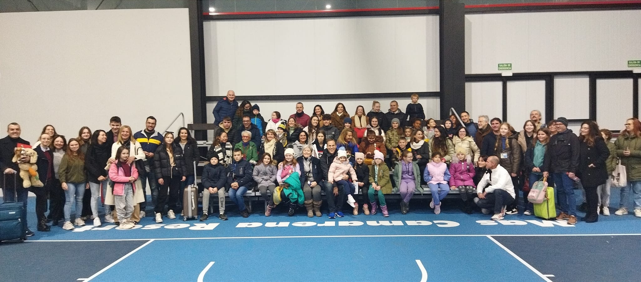 Grupo de niños y niñas de Ucrania y sus familias de acogida en la Comunitat Valènciana