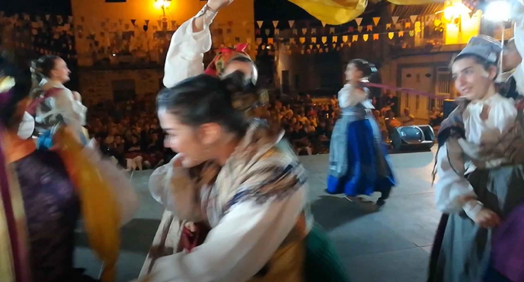 Imagen de archivo de una actuación del grupo El Torrejón en la localidad extremeña de Ahigal en 2018