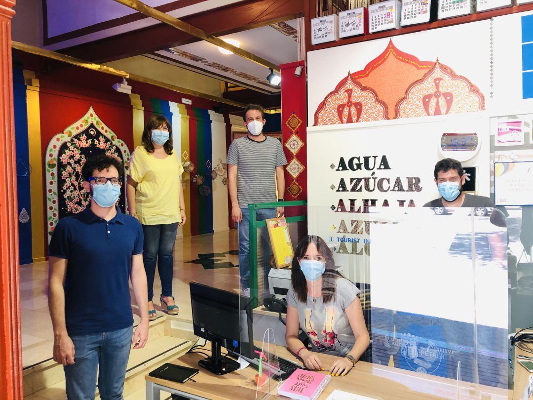 Intensa actividad en la Oficina de Turismo de Petrer