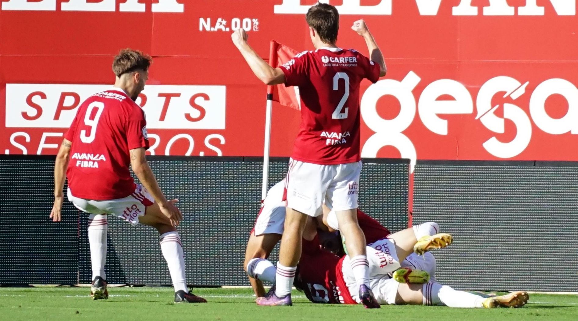 Ismael Ferrer celebra un gol en la final por el ascenso del Real Murcia Imperial