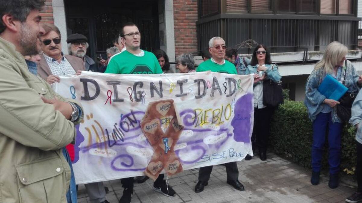 Paralizan un desahucio en la plaza de la Hispanidad de Talavera