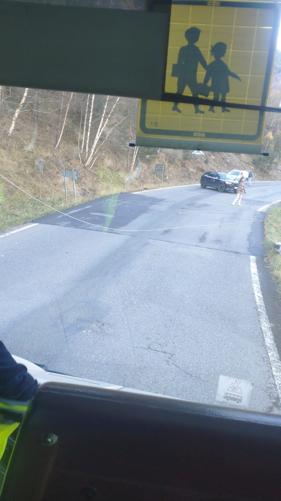 En la imagen puede verse el cable sobre la calzada