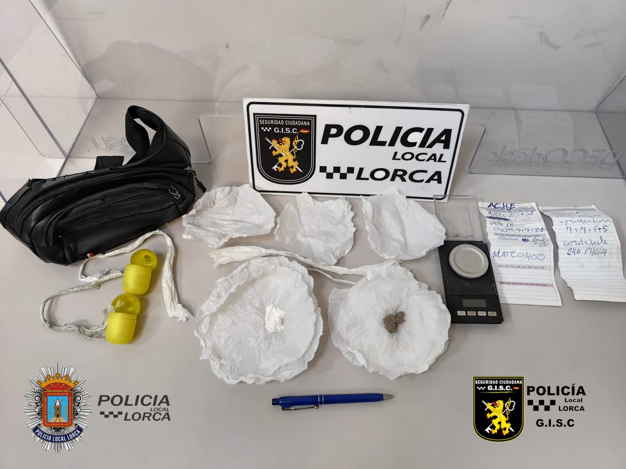 Imágenes de la droga incautada en Lorca.