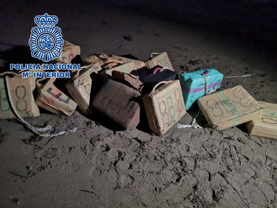 Parte del cargamento intervenido por la Policía Nacional.