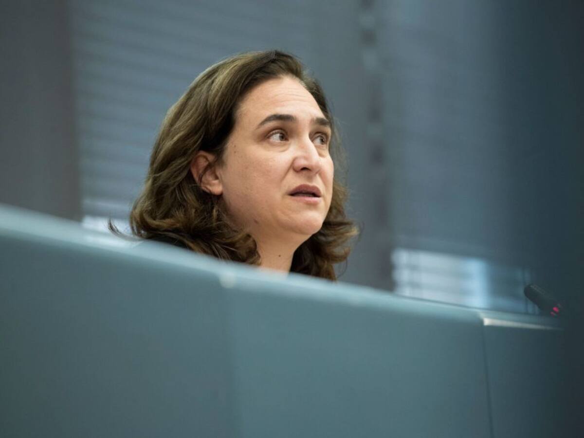 Ada Colau rebutja baixar impostos tot i les peticions de l'oposició