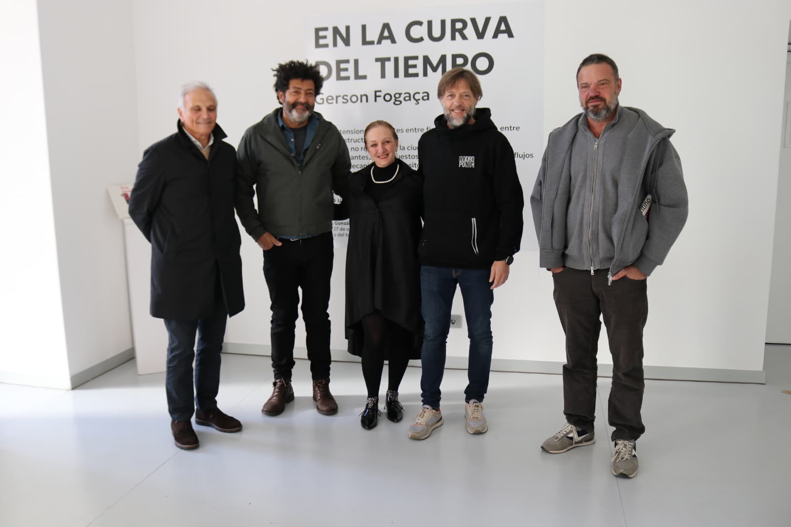 El artista brasileño Gerson Fogaça presenta 'En la Curva del Tiempo' en el Centro Cultural Lecrác'