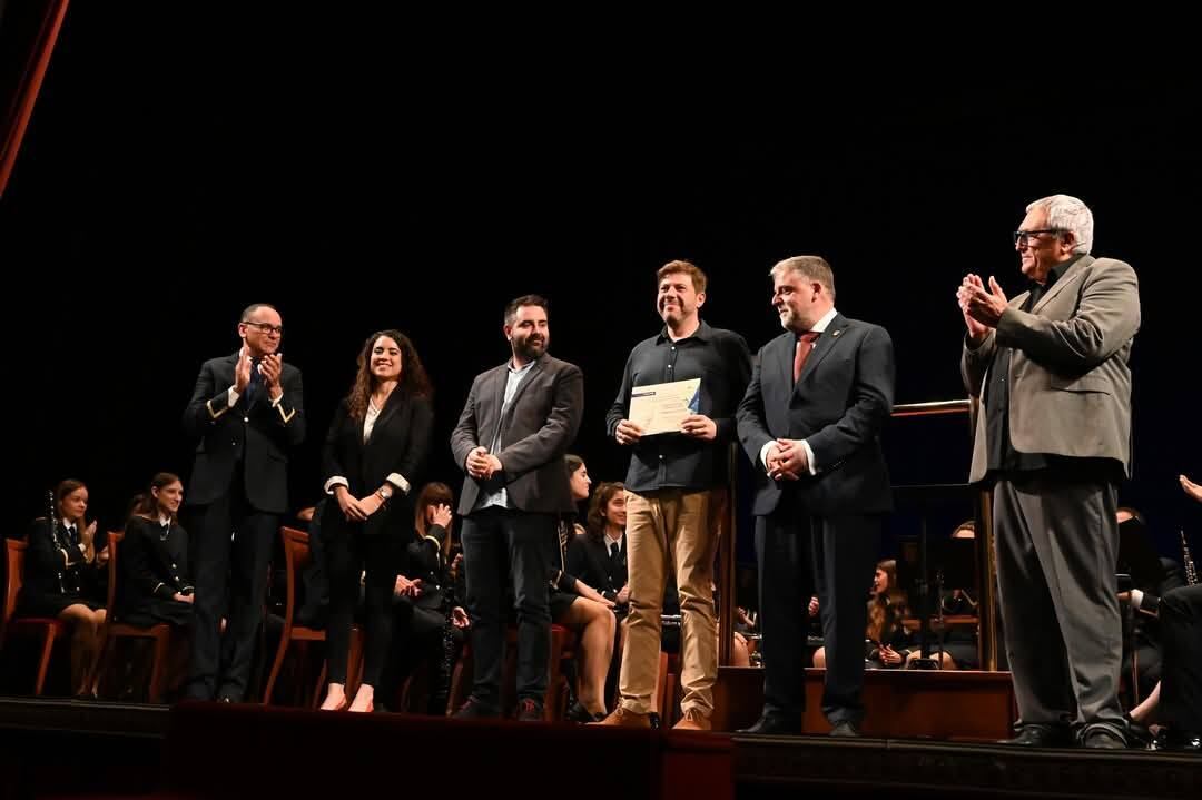 Momento de la entrega del premio