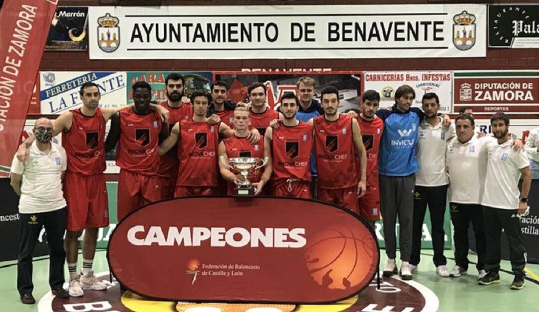 El CB Zamora posando con el Trofeo