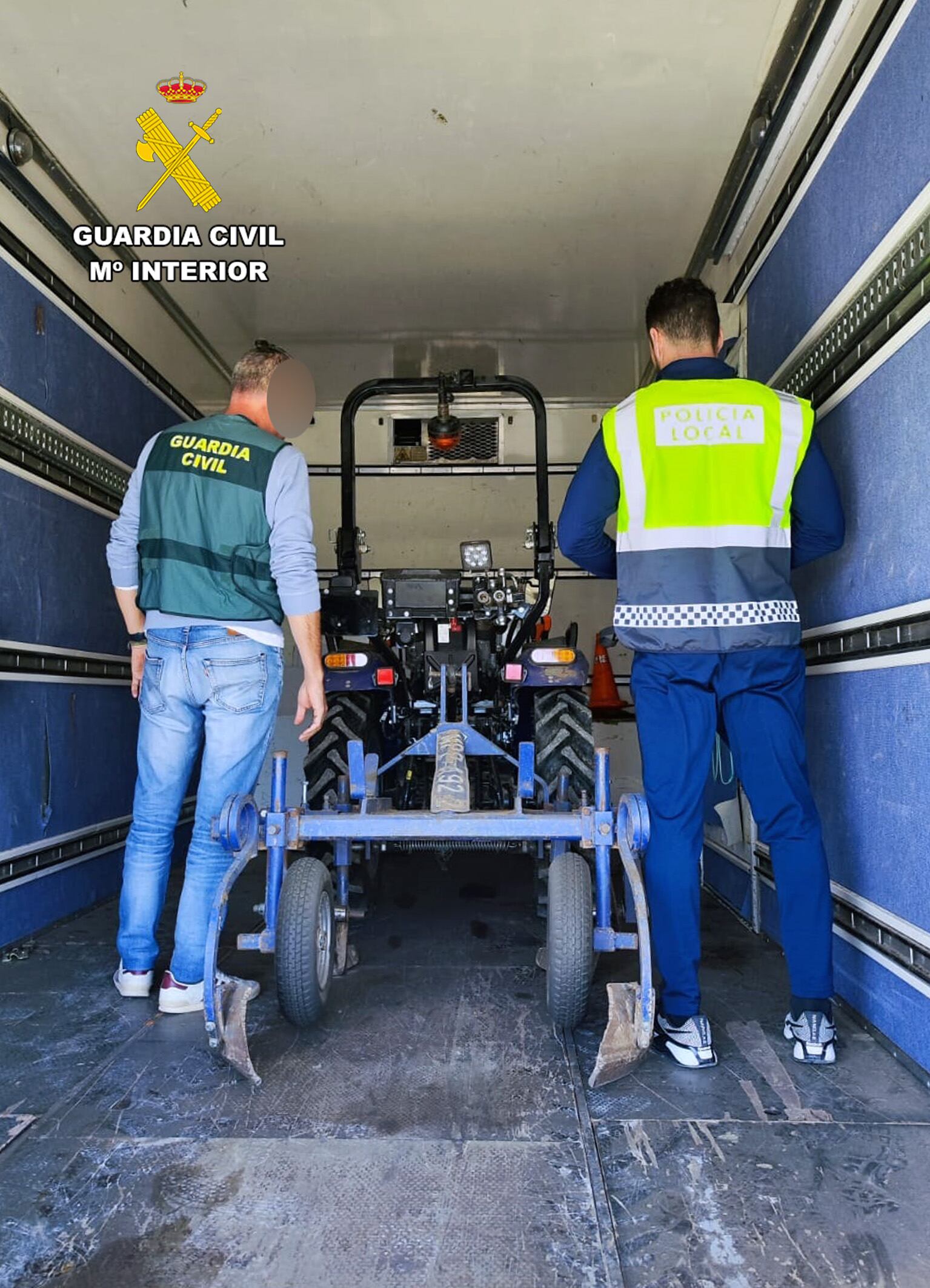 Agentes de la Guardia Civil y Policía Local durante la operación ‘Irrigat&#039;