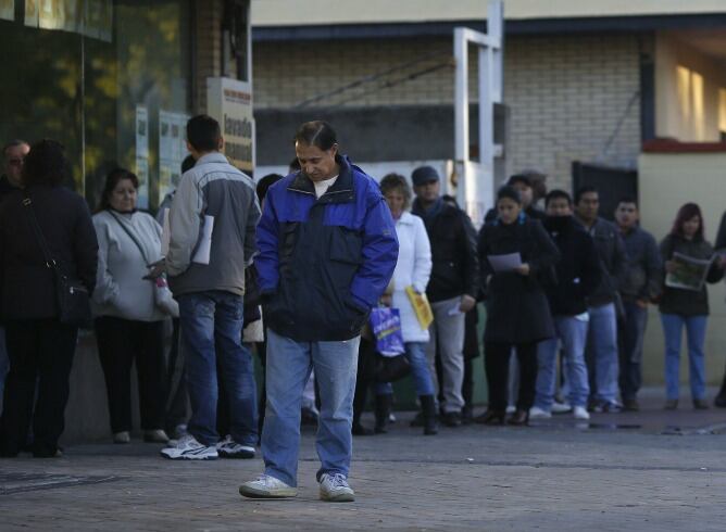 Cola en una oficina de empleo