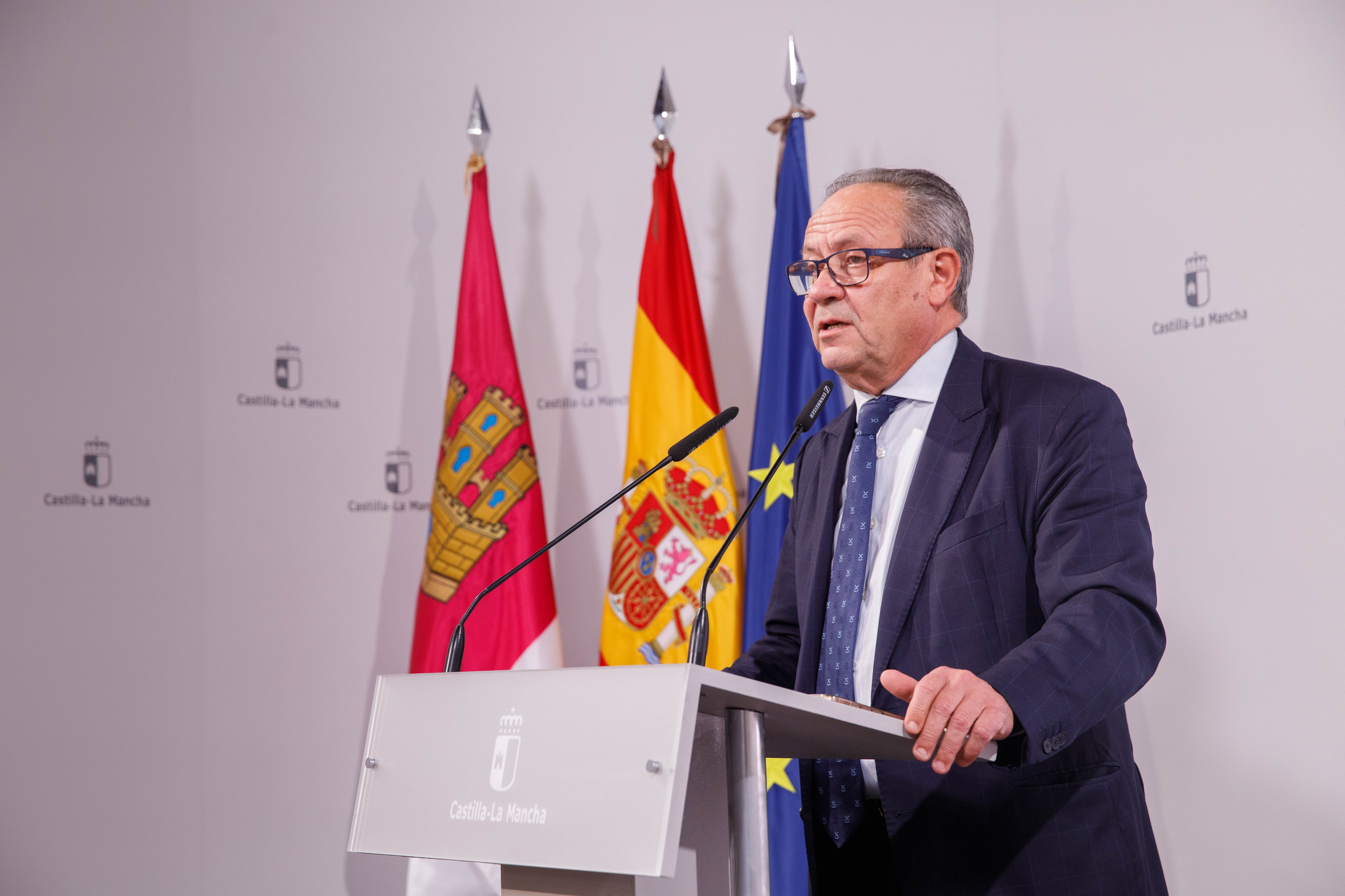 El consejero de Hacienda, Administraciones Públicas y Transformación Digital, Juan Alfonso Ruiz Molina, ofrece una rueda de prensa, en el Palacio de Fuensalida, para tratar asuntos relacionados con el Consejo de Política Fiscal y Financiera