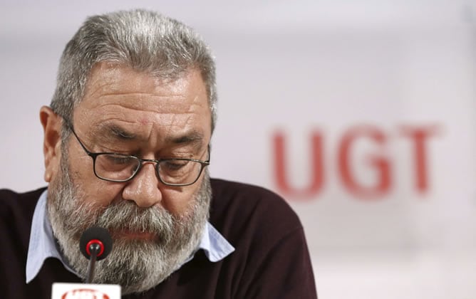 El secretario general de UGT, Cándido Méndez, durante la rueda de prensa que ha ofrecido en la sede del sindicato en Hortaleza (Madrid) para informar de la resolución del primer comité confederal ordinario de la organización