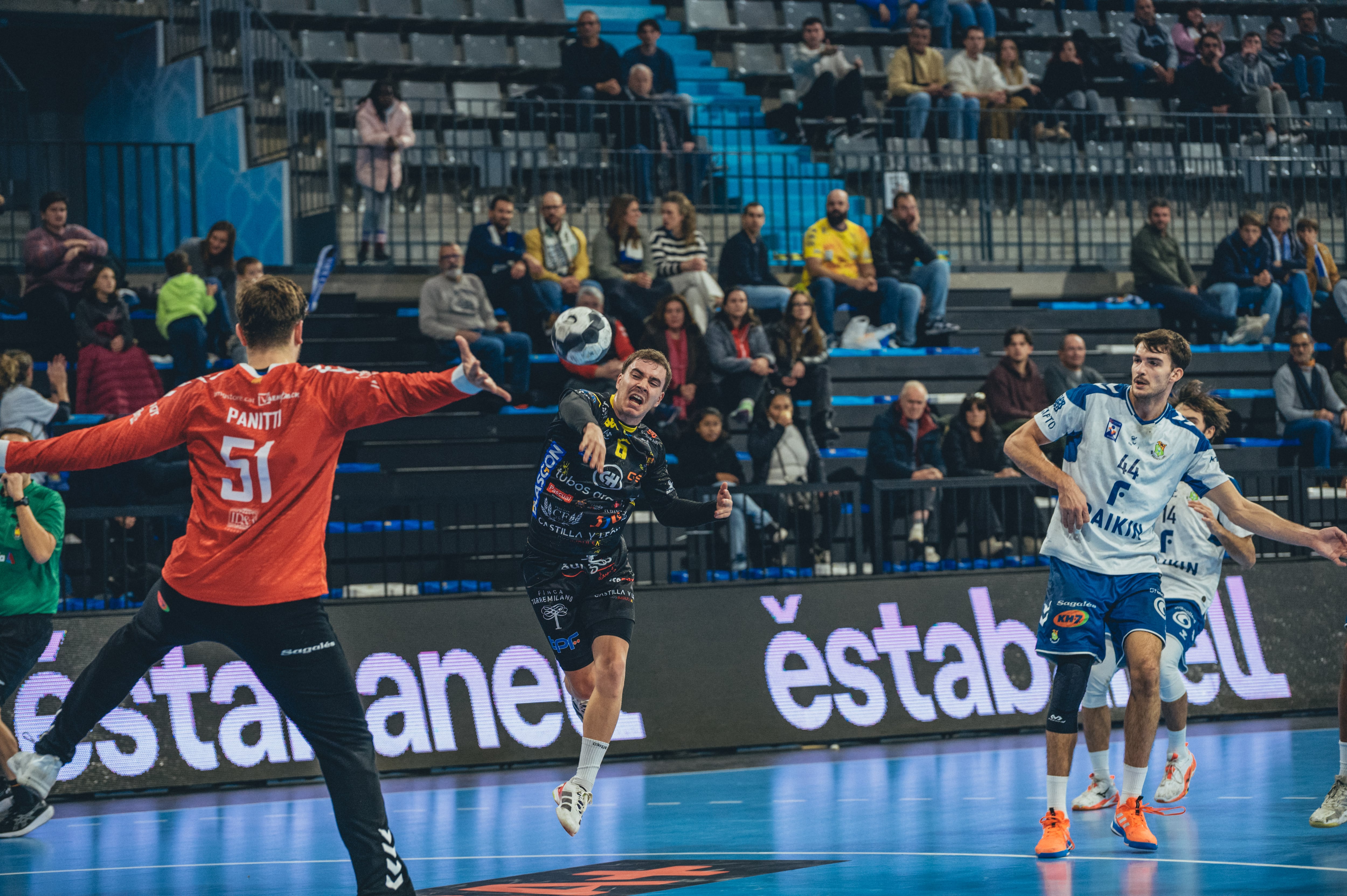 Mateo Arias en un lanzamiento