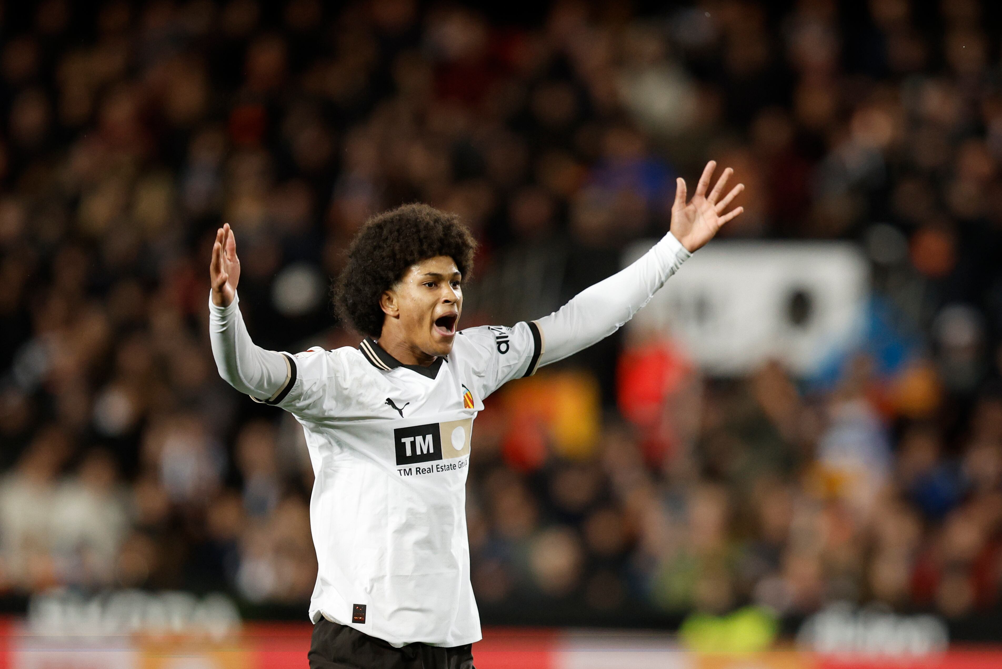 VALENCIA, 02/03/2024.- El delantero del Valencia Peter Federico Gonzalez al término del encuentro correspondiente a la jornada 27 de Primera División que Valencia y Real Madrid disputan hoy sábado en el estadio de Mestalla, en Valencia. EFE / Kai Forsterling