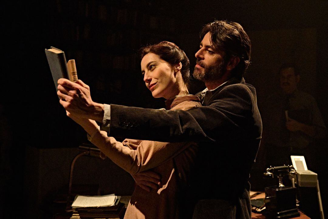 Imagen de la obra 'Firmado Lejárraga', con Cristina Gallego y Eduardo Noriega 