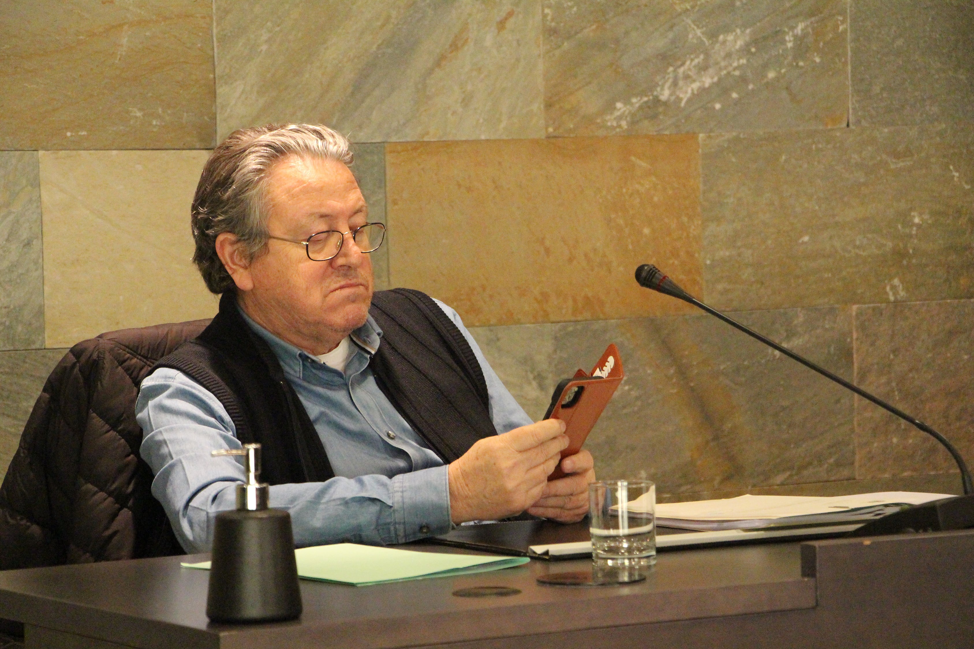 El conseller de minoria de X&#039;Ordino, Enric Dolsa, durant la sessió de consell de comú d&#039;aquest dijous.