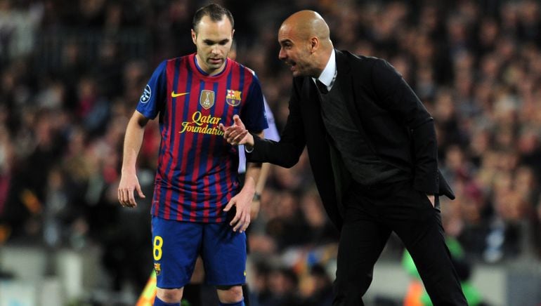 Iniesta y Guardiola, en un partido de abril de 2012.